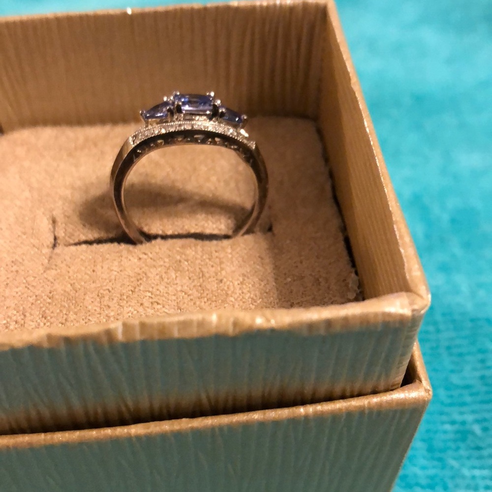 Tanzanite ring - Picture 2 of 3